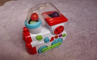 Tren de juguete musical con bolas