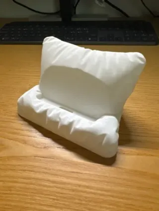 Soporte móvil con agujero para cable