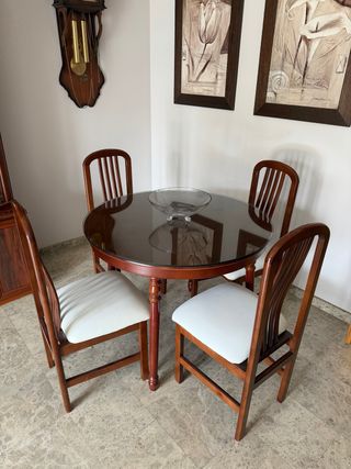Mesa redonda cristal y 4 sillas madera