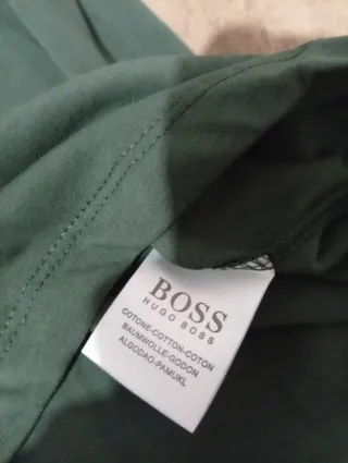 Camiseta BOSS verde con logo