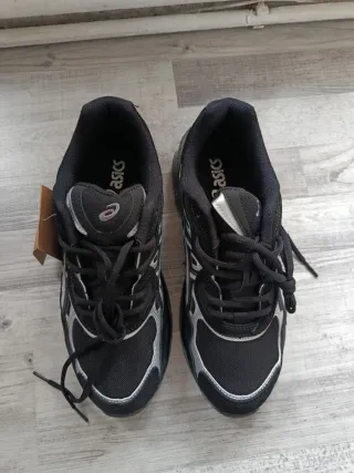 Zapatillas Asics Gel-NYC Negras y Grises