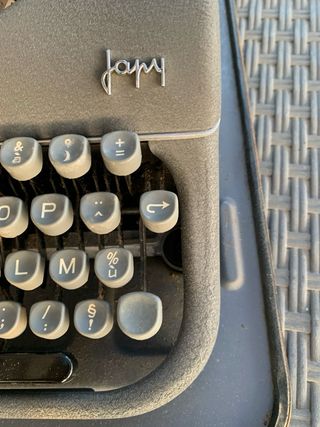 Macchina da scrivere Japy vintage con custodia