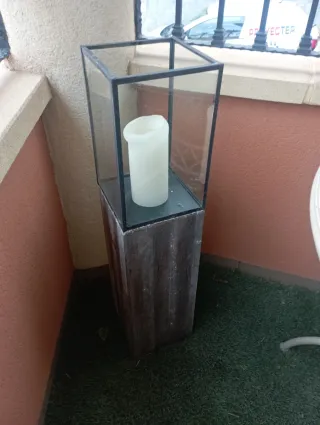 Candelabro de cristal y madera