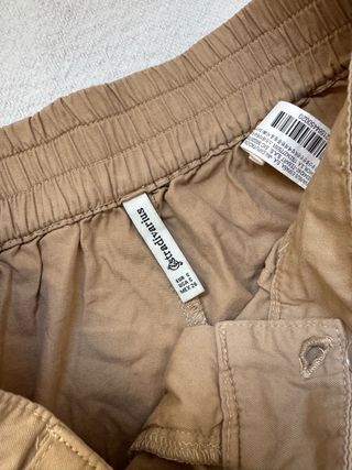 Pantalones cargo Stradivarius beige talla S