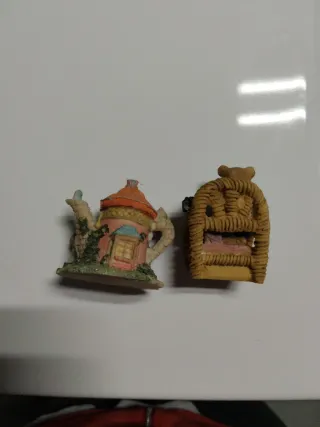 Figurine di orsi e casetta