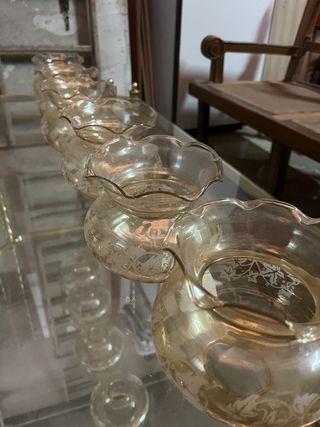 Tulipa de cristal dorada con diseño