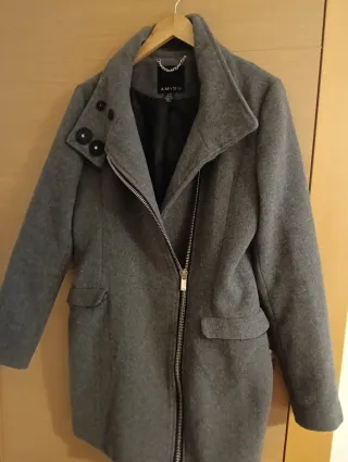 Abrigo de paño gris con cremallera