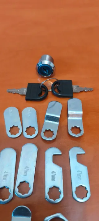 Cerradura 16mm con 2 llaves y accesorios