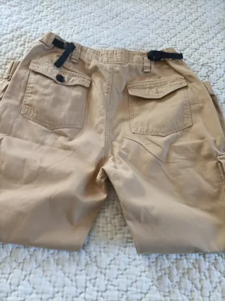 Pantalón cargo Bershka beige