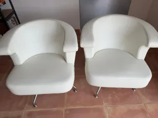 2 Poltrone Girevoli in Similpelle Bianca