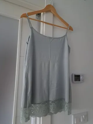 Camiseta tirantes gris con encaje talla 44