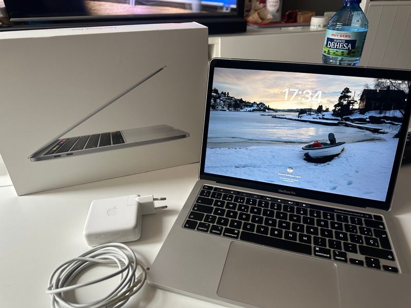 MacBook Pro 2020 i5/16/512GB Plata