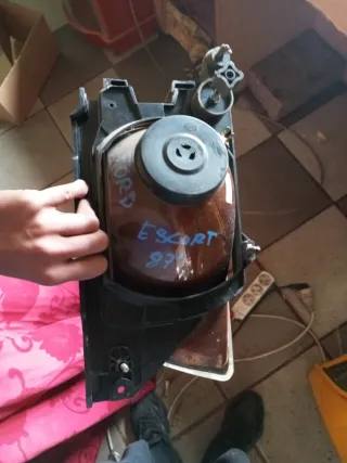 Pareja Faros Ford Escort 87