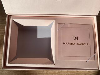 Caja Marina Garcia Beige y Dorada