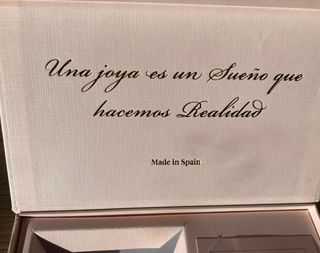 Caja Marina Garcia Beige y Dorada