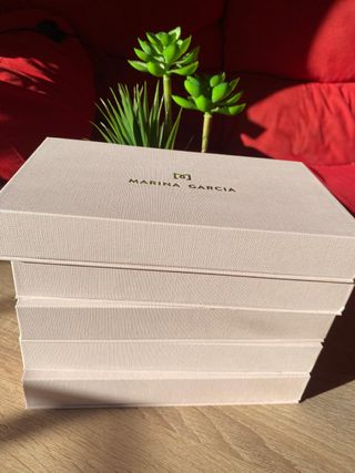 Caja Marina Garcia Beige y Dorada