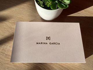 Caja Marina Garcia Beige y Dorada