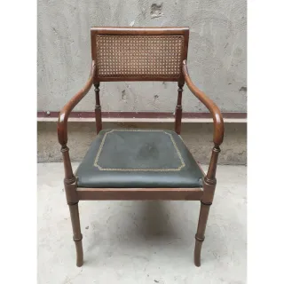 Mesa de juego inglesa + 4 sillas rejilla