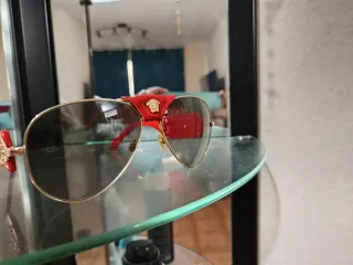 Occhiali da sole Versace dorati e rossi