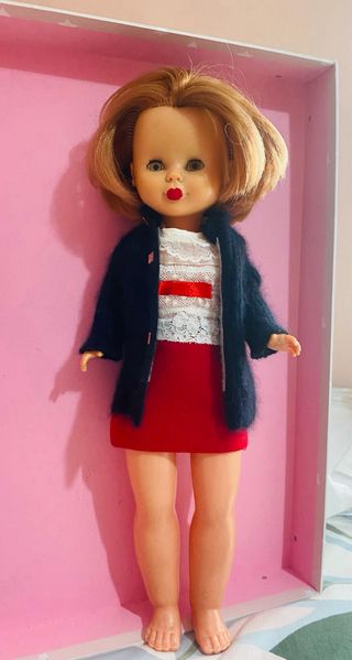 Trajes y accesorios de diseño para Nancy