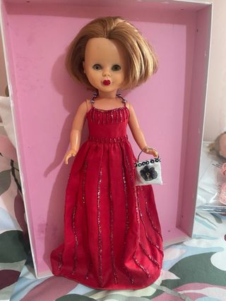 Trajes y accesorios de diseño para Nancy