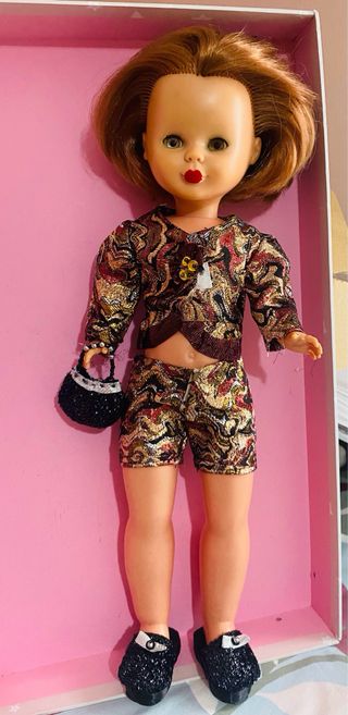 Trajes y accesorios de diseño para Nancy