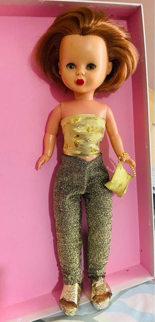 Trajes y accesorios de diseño para Nancy