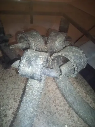 Mesa antigua de centro cristal y forja