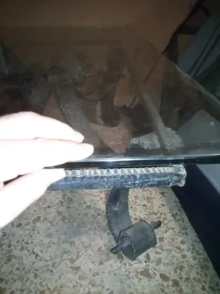 Mesa antigua de centro cristal y forja