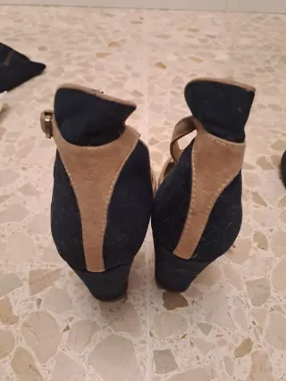 Zapatos de tacón beige y negro