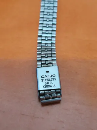 Reloj Casio LQ-333 Plata y Blanco