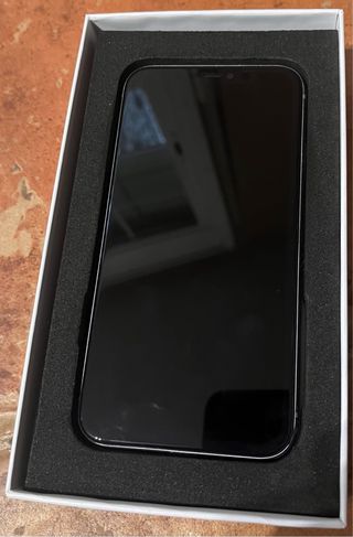 iPhone 11 + 4 custodie, caricabatterie e scatola