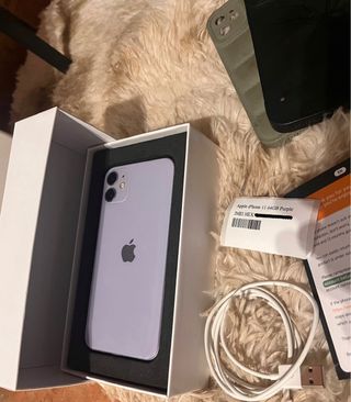 iPhone 11 + 4 custodie, caricabatterie e scatola