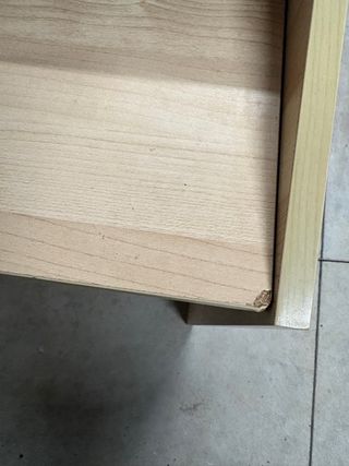 Escritorio pequeño de madera