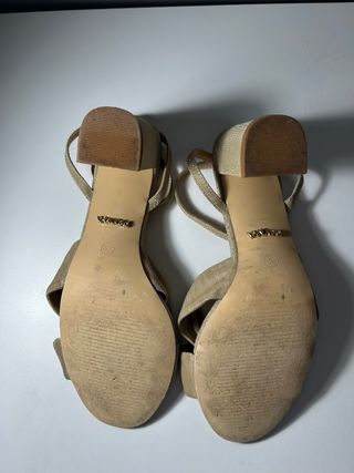 Zapatos de tacón dorados Payma