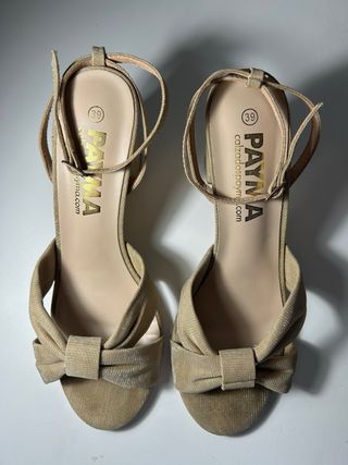 Zapatos de tacón dorados Payma