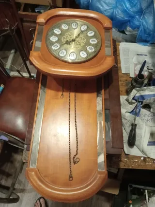 Reloj de pared de madera