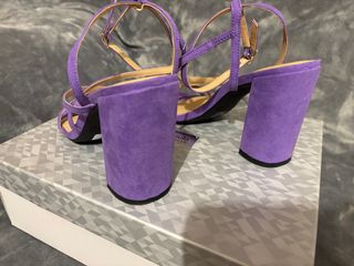 Sandalias tacón ancho Fórmula Joven moradas