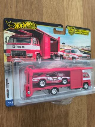 Hot Wheels Team Transport Mopar