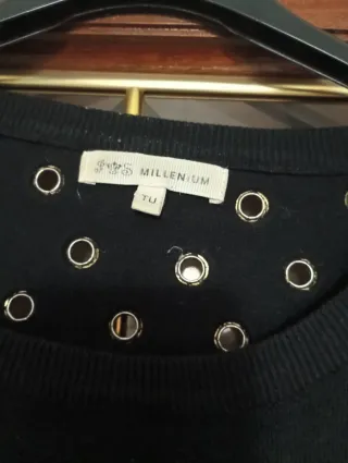 Jersey negro con ojales