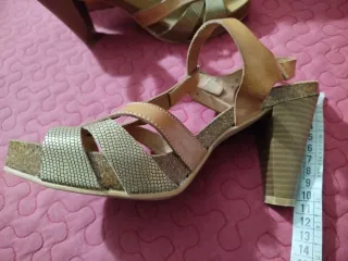 Sandalias de piel tacón marrón y dorado