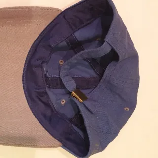 Gorra azul y gris