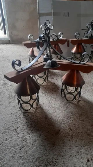 3 Lámparas rústicas de madera y metal