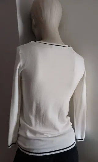 Jersey fino blanco con detalles negros