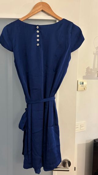 Vestido azul eléctrico con cinturón