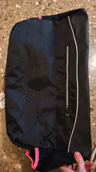 Bolsa de deporte/viaje Oysho negra y rosa