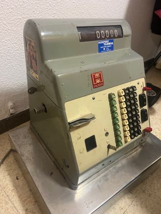 Máquina registradora Hugin antigua