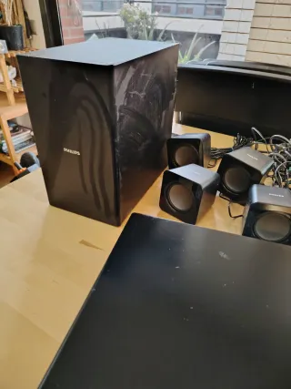 Philips Home Theater DVD Player y Altavoces