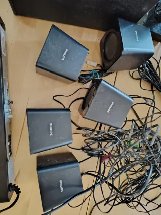 Philips Home Theater DVD Player y Altavoces