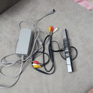 Nintendo Wii Bianca con Base di Carica e molto altro